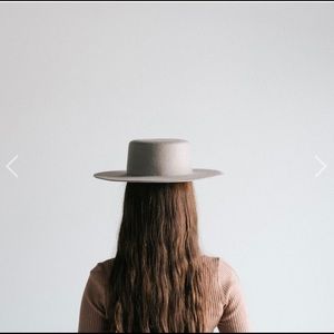 Gigi Pip dahlia boater light grey